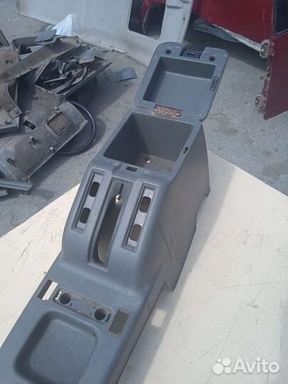 Подлокотник Nissan Terrano 2 Ниссан Террано 2