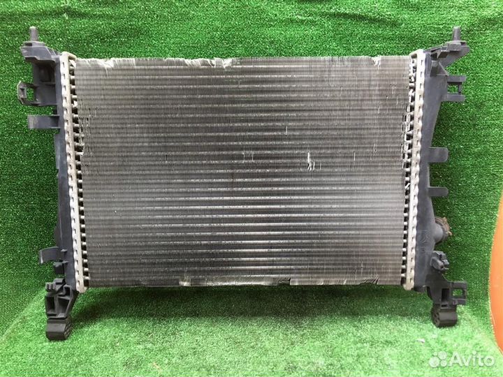 Радиатор охлаждения Opel Corsa D (2006-2015)