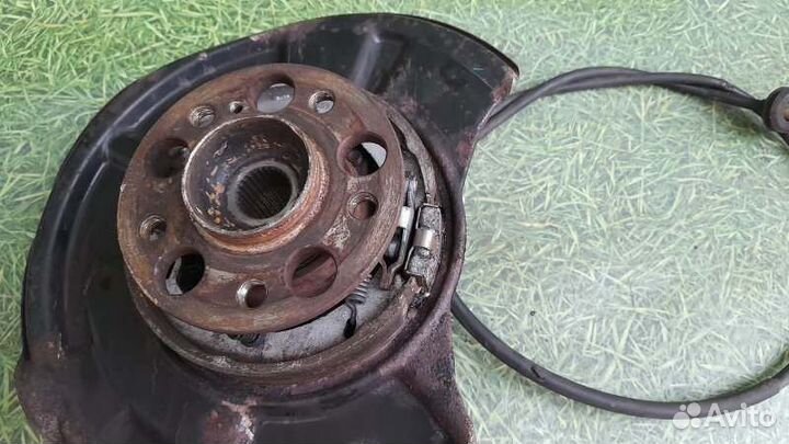 Кулак поворотный задний правый Mercedes E W211 3.2