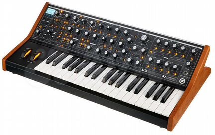 Moog Subsequent 37 Standard синтезатор