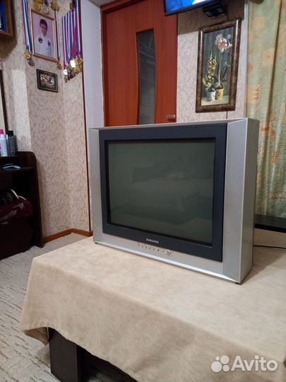 Телевизор samsung