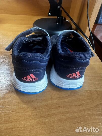Кроссовки adidas 25р