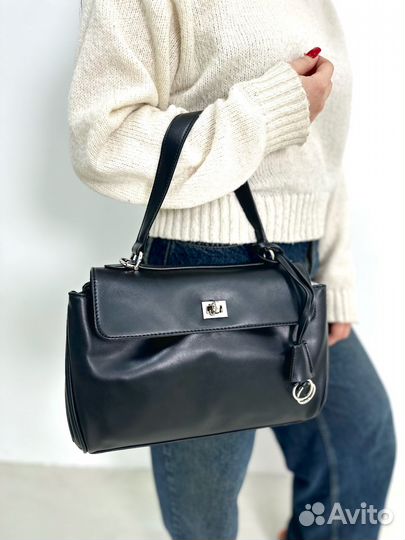 Женская, черная сумка с серебристой фурнитурой