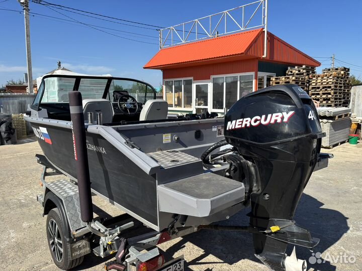 Моторная лодка