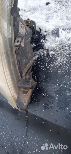 Фара правая фонарь левый Ярис