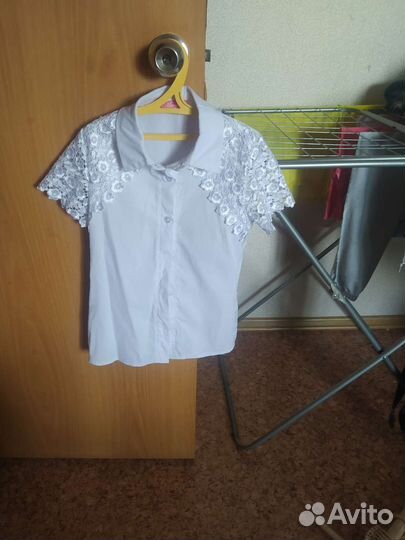 Продам школьную блузку