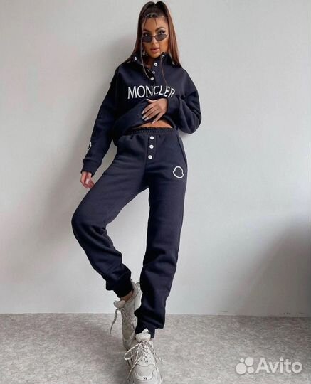 Спортивный костюм женский