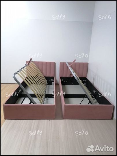 Детская кровать с мягкой спинкой