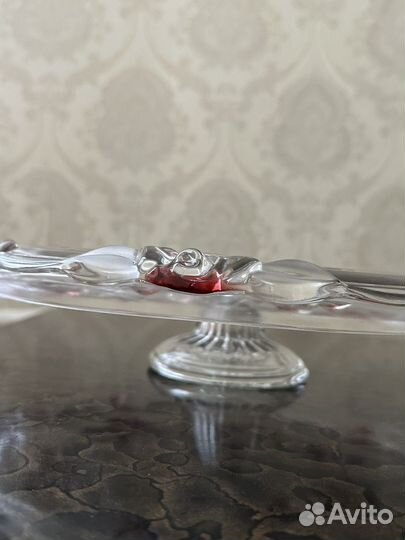 Тортница на ножке