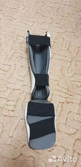 Боксерские перчатки и защита для ног