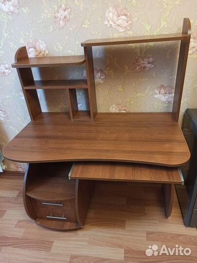 Продам компьютерный стол