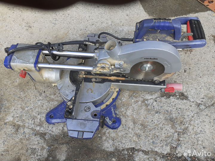 Торцовочная пила Metabo KGS 216 M с протяжкой