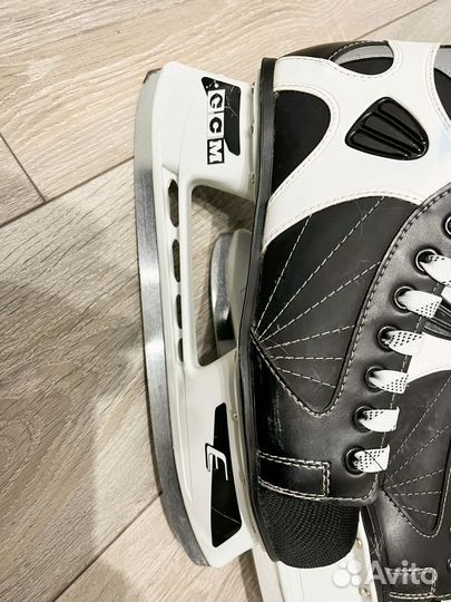 Коньки хоккейные CCM 44размер