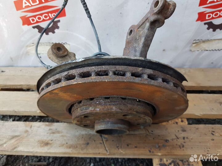 Кулак передний правый Renault Duster 1 F4RA 2L 4WD