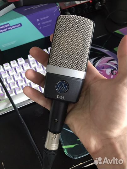 Студийный микрофон AKG c214