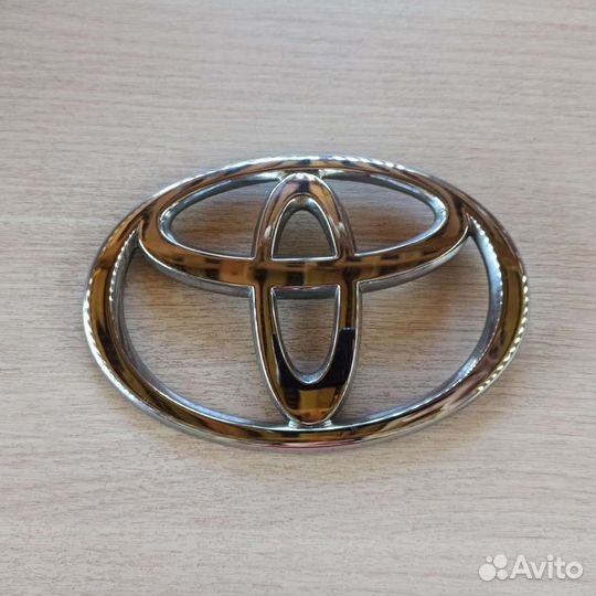 Эмблема Toyota