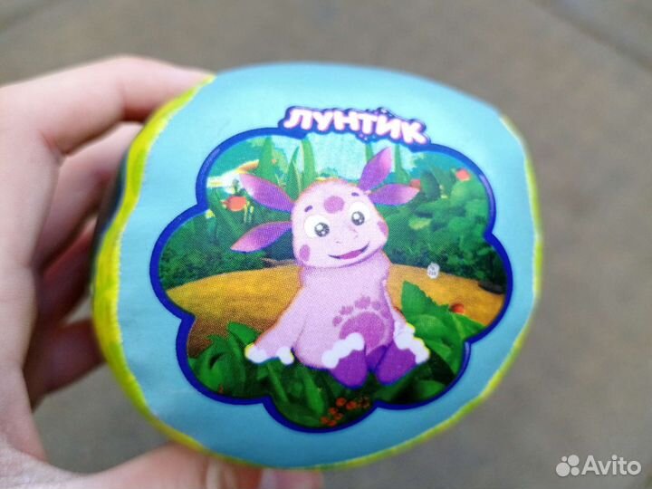 Профессиональный футбольный мяч, им играл месси