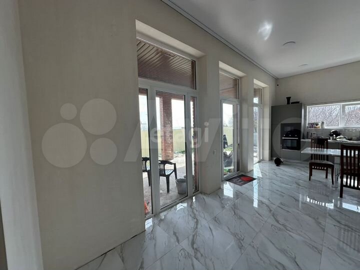 Дом 201,3 м² на участке 9 сот.