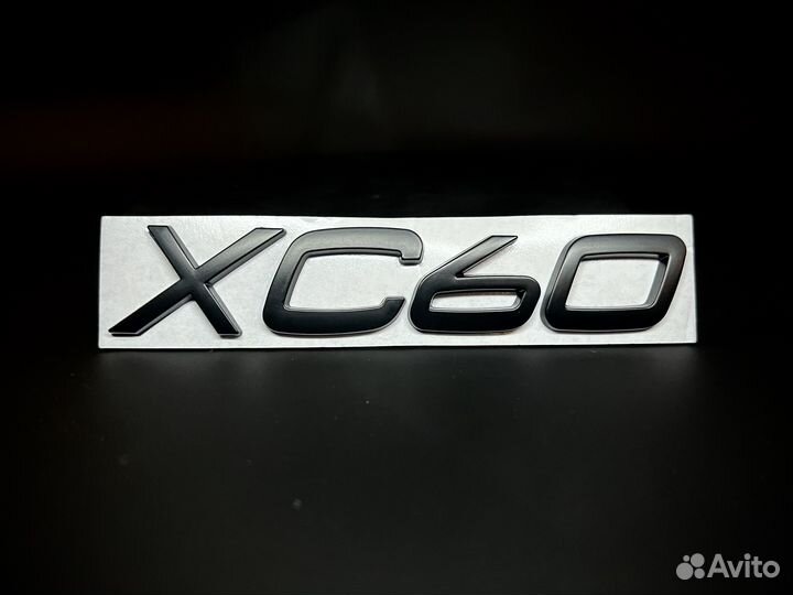 Буквы шильдик Volvo XC60 черный матовый