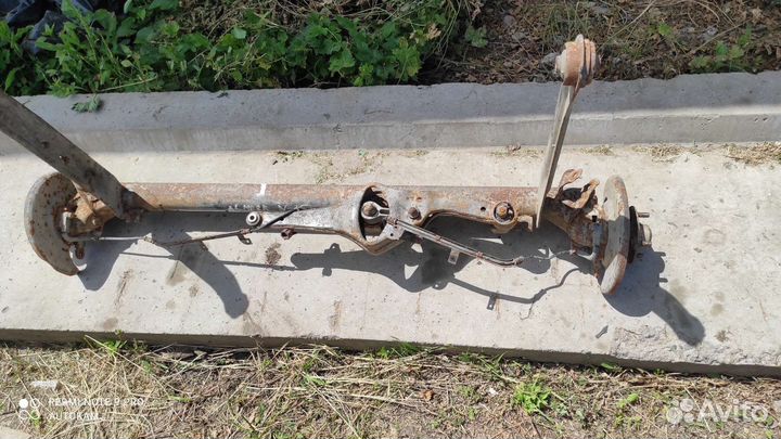 Балка задняя ступица Nissan Almera N15