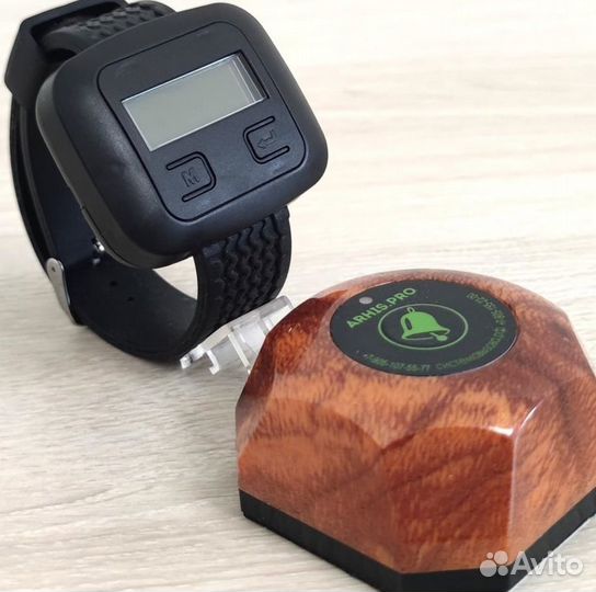 Кнопка вызова официанта Махагон и пейджер часы