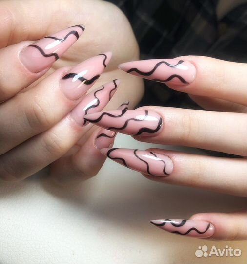 Модель на маникюр с покрытием гель-лак