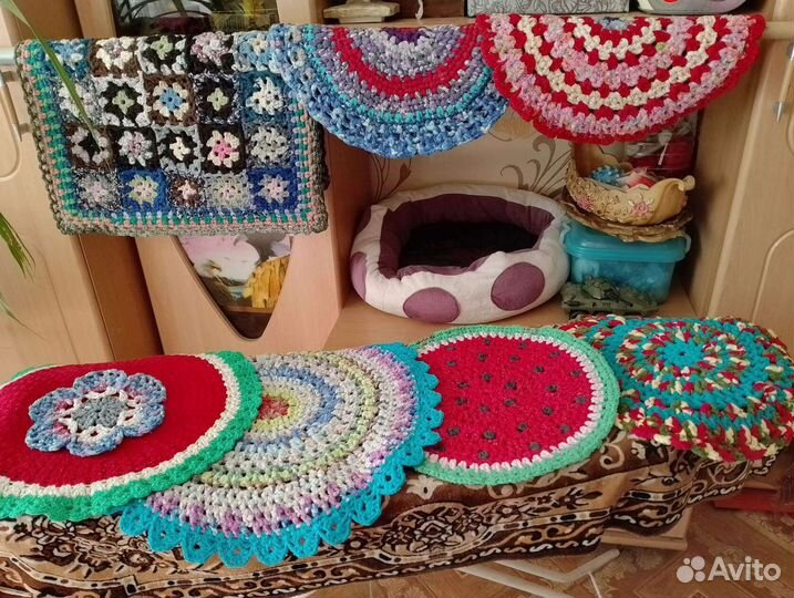 Вязанные коврики, пледы, салфетки