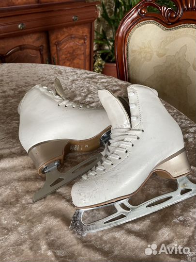 Фигурные коньки edea