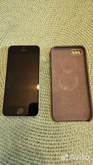 iPhone SE, 64 ГБ