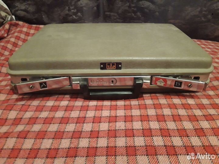 Кейс, дипломат, чемодан пластиковый. ссср- редкий