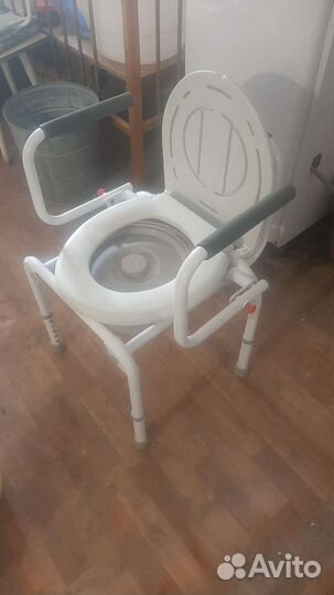 Санитарное кресло туалет
