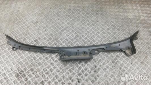 Накладка декоративная (жабо, дождевик) BMW 7 F01