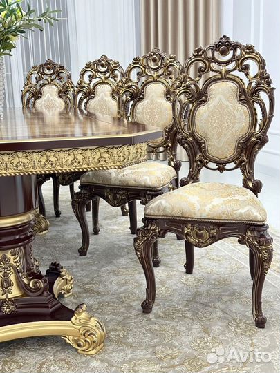 Стол обеденный. В наличии