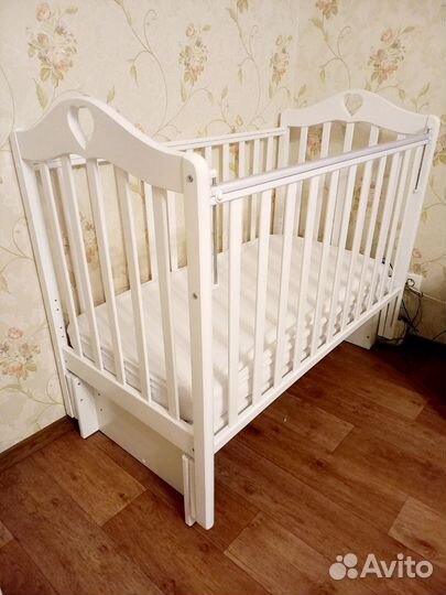 Детская кроватка Каролина с маятником