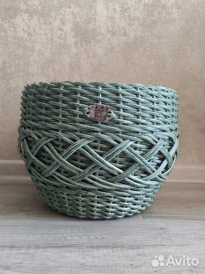 Кашпо из искусственного ротанга