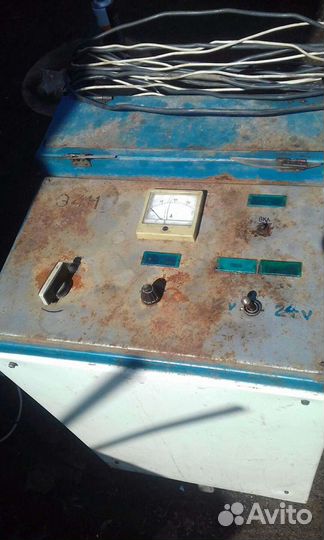 Зарядник э 411