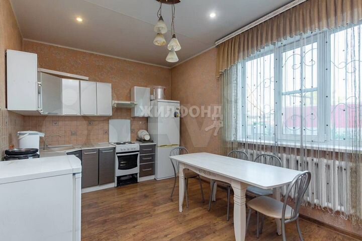 Дом 256 м² на участке 4,7 сот.