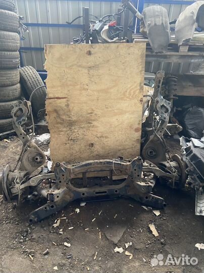 Балка задняя подрамник Nissan Qashqai J10 2006-13