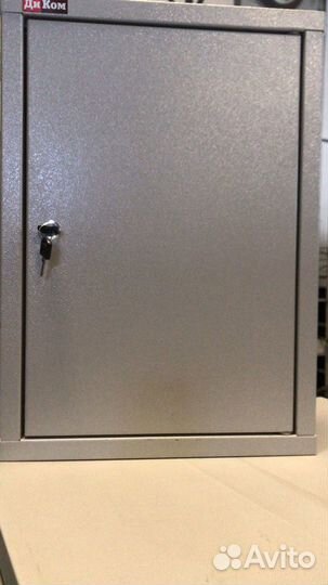 Ключница настенная металлическая