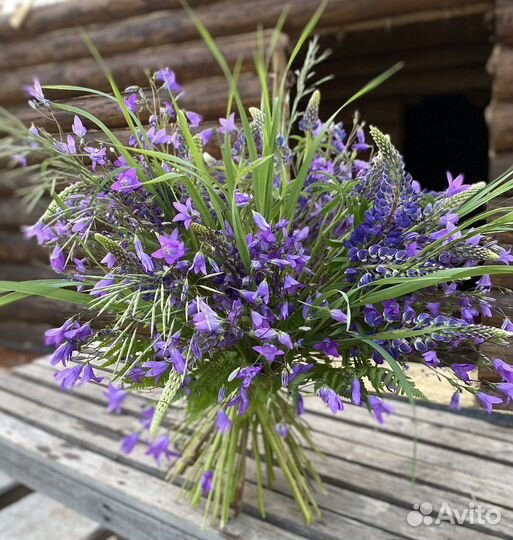 Букеты из сезонных полевых цветов