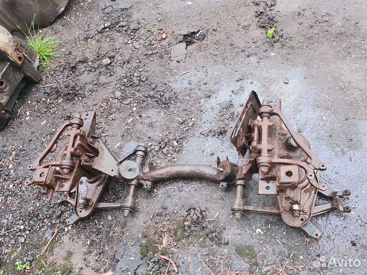 Передняя балка Шеви Нива