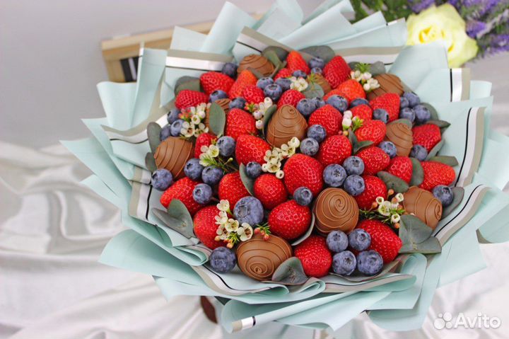 Клубничный букет Blue