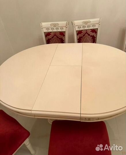 Стол и стулья