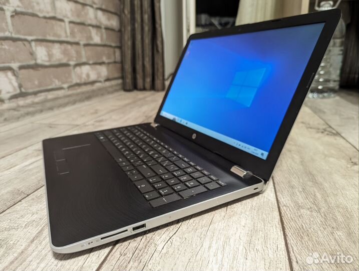 Ноутбук HP 4 ядра/Radeon 520(2гб) /256 SSD/4 RAM