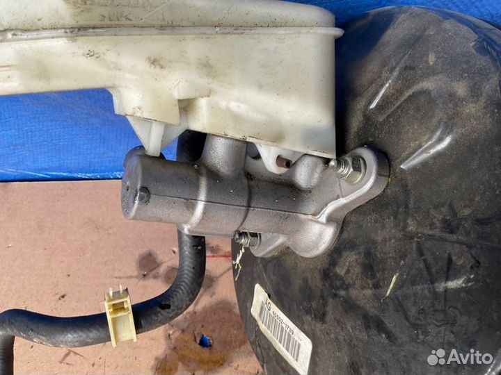 Главный тормозной цилиндр Honda Accord CT2 3.5L