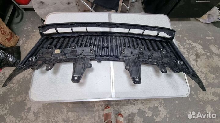 Решетка радиатора на Toyota Harrier