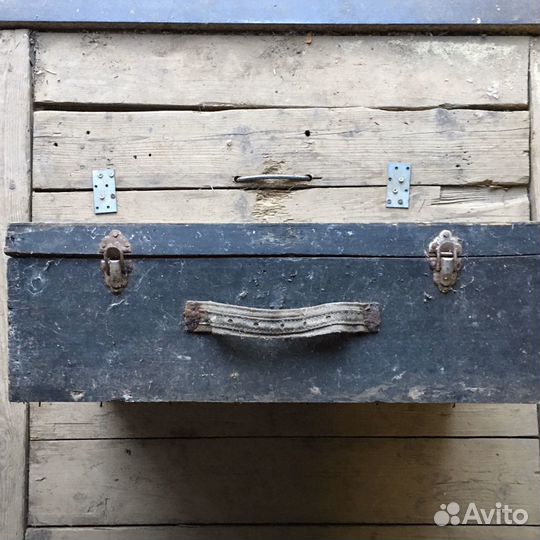 Старинный деревянный ящик