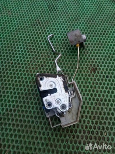 Замок двери Hyundai Sonata EF G4GC 2007