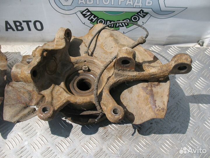 Кулак поворотный передний BMW X5 E53 M54B30 2002г