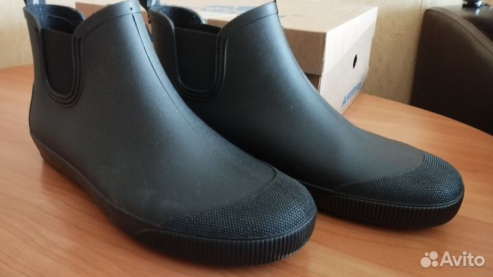 Резиновые ботинки